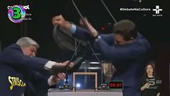 Ai Nuovi Mostri volano sedie