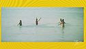 Su Gigi presenta il film con le ragazze in acqua e il gorilla che urla