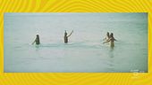 Su Gigi presenta il film con le ragazze in acqua e il gorilla che urla