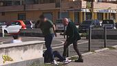 Stasera a Striscia: calci, sputi e insulti contro Luca Abete.