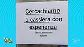 A Striscia il cartellone "cercachiamo 1 cassiera con esperienza"