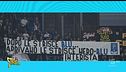 I gingilli di Bastoni, gli striscioni e le strisce nero-blu