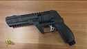 Stasera a Striscia la notizia: altro che pistola da paintball! L'arma giocattolo si può acquistare senza porto d'armi ma è pericolosa come una pistola vera