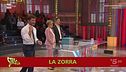 Frix, ad Affari tuoi De Martino chiama tutti «Zorra»