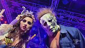 Ad Halloween i Velin ballano travestiti sulle note di Jump In the Line (Shake, Senora)