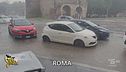 Roma, tra piste ciclabili allagate e "piscine" al posto delle strade