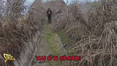 Anteprima - «Vai via o ti sparo!». Sono immagini da brividi quelle che ha registrato a Prarolo (Vercelli) Vittorio Brumotti