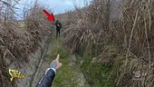 Anteprima - Prarolo (Vercelli). Uno spacciatore punta la pistola in faccia a Brumotti