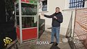 Cabine telefoniche, dal romanticismo allo squallore in meno di uno squillo