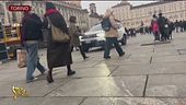 Questa sera a Striscia la notizia, Staffelli e Ghione mostrano come sia semplice entrare con l'auto nelle zone pedonali di Torino e Roma senza trovare alcun ostacolo.