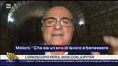 Meloni augura un buon "ano" di lavoro a tutti, mentre al Vaticano cantano Disco… inferno!