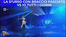 Barbara D'Urso con un braccio fasciato vs io tutti i giorni