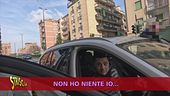 Brumotti interviene nel bar degli spacciatori a Corsico, accanto al parco-giochi dei bambini
