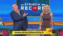 La Striscia dei record prosegue tra salti con la corda e l'Apecar apribottiglie