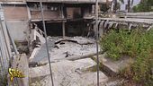 Roma, la grande discarica abusiva incenerita dal rogo è un cratere abbandonato: i cittadini chiedono risposte