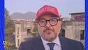 «Make Naples great again»: Sangiuliano lancia il berretto trumpiano
