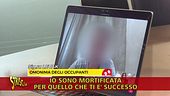 Dopo il pestaggio subito da Rajae e dalla troupe, una donna con il cognome degli aggressori si rivolge al tg satirico