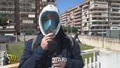 Bari, gli imballaggi abbandonati nel campo sportivo e le polveri che impestano il quartiere