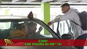 Brumotti è a Roma per consegnare le "merdine" a chi occupa i parcheggi riservati ai disabili