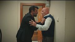 Akif è sulle tracce della persona che lo sta ricattando