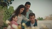 Kadir porta i suoi fratelli a fare spese