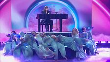 Annalisa canta "Diamante lei e luce lui"