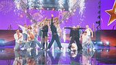 La maestra Celentano, Lorella Cuccarini ed Emanuel Lo e... la sigla di Amici
