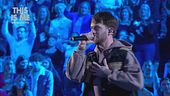 Holden canta ''Nuvola'' e ''Randagi''