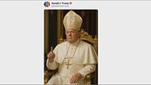 La Casa Bianca ironizza sul conclave, Trump vestito da Papa
