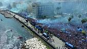 Napoli festeggia lo scudetto, lungo tributo ai campioni d'Italia
