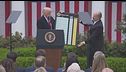 Battaglia legale sui dazi, Trump urla al "golpe" e non arretra
