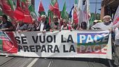 Corteo contro il riarmo, la sinistra va in piazza in ordine sparso