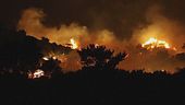 Brucia Creta, fiamme fuori controllo, migliaia di evacuati