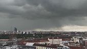 Caldo e temporali, meno 10 gradi al Nord, rischio nubifragi
