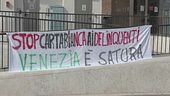 Venezia, dalle proteste "anti-Bezos" a quelle contro i borseggi