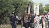A piedi dalla Maremma fino a Roma per chiedere di salvare la canonica