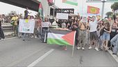 La furia Pro-Pal sull'Italia, scontri tra polizia e manifestanti a Milano