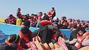 Il business dei migranti, con un abbonamento di 4,99 euro arrivi in Italia