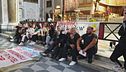 Gli occupanti dell'ex motel Agip di Secondigliano occupano il Duomo