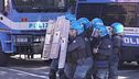 Lo sciopero generale per Flotilla, più di 60 agenti feriti negli scontri