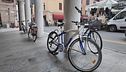 Da Cagliari a Ferrara, da Firenze a Novara vietato legare la bici al palo