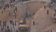 Lampi di guerra a Gaza, notte di raid, oltre 100 vittime