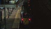 Panico e terrore sul treno per Londra, accoltellati 11 passeggeri