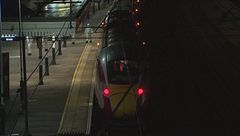 Panico e terrore sul treno per Londra, accoltellati 11 passeggeri