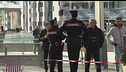 Accoltellata in pieno centro, è grave, è caccia all'aggressore