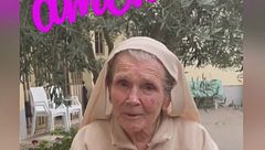 "Ciao, sono Maria Chiara, ho 99 anni, se avete bisogno mandatemi un messaggio"