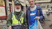 A Milano in corso Buenos Aires i volontari fanno il lavoro del Comune