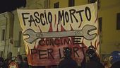 Lo striscione choc a Susa, "fascista morto, concime per l'orto"