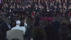 Papa Leone al concerto per i poveri in Vaticano con Bublé