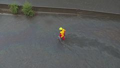 Nel 2024 a Milano un nubifragio allagò il parcheggio, 140 le auto distrutte